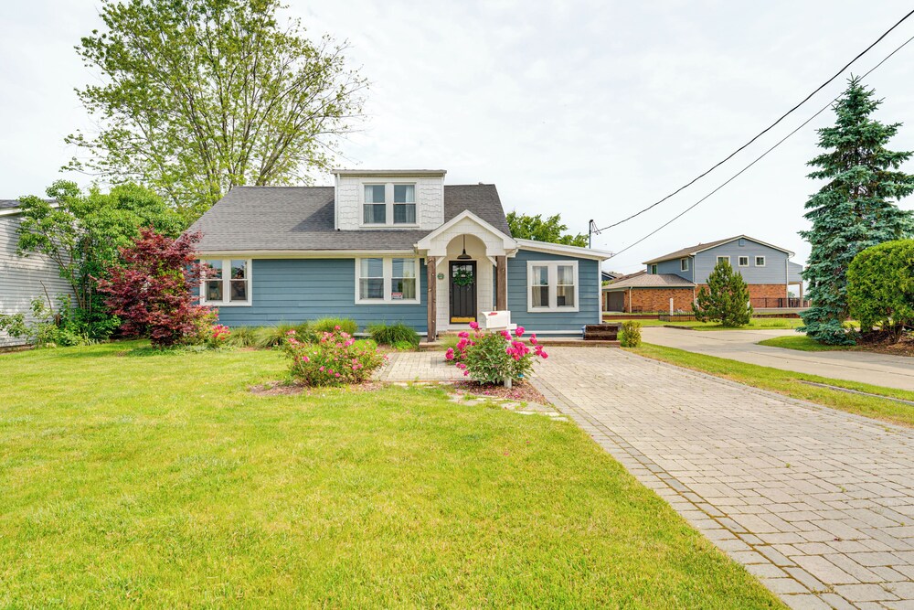 Canal-front St Clair Shores Home: 2 Mi to Dtwn