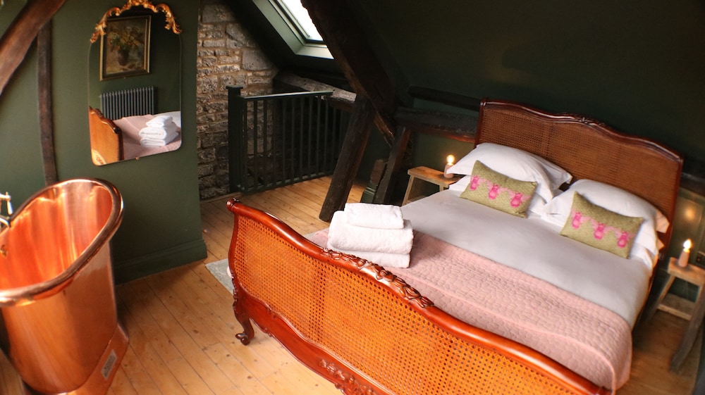 The Old Forge, a Cotswold Cottage in Winchcombe view 4