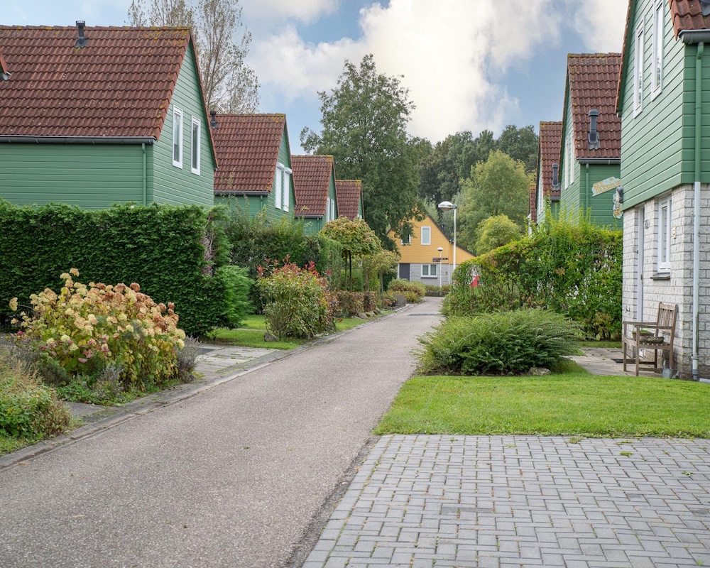 Holiday Home in Quiet Park With Garden