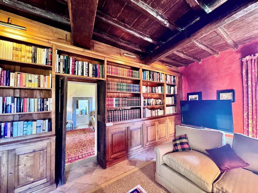 New Estate of Joy a Magnificent Historic Villa Near Rome on Glorious Ground Pool and Olives Galore