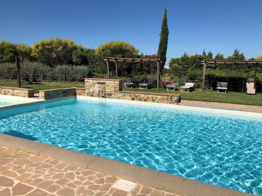 Luxury resort in the Tuscan countryside view 3