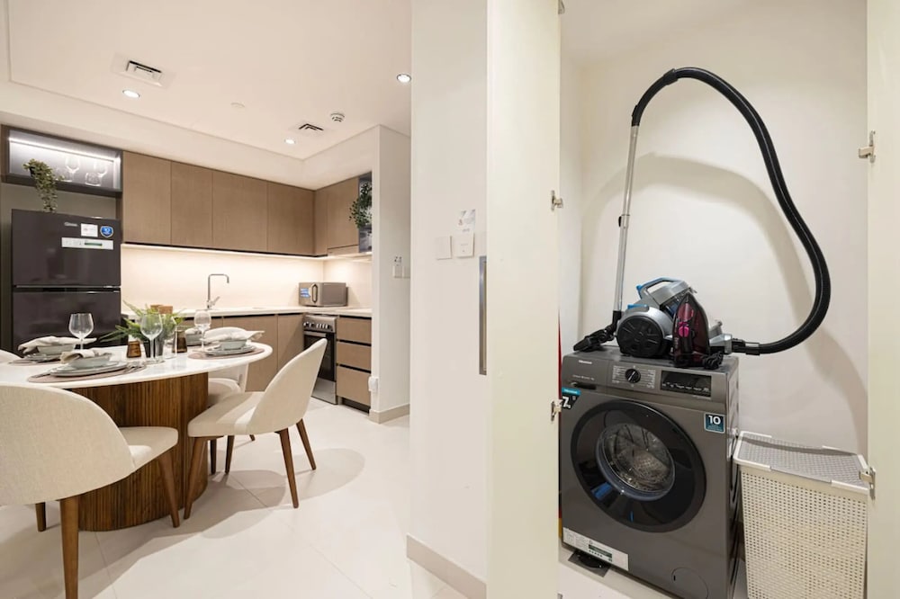 Burj Crown Lux Apartment by Dubai Mall