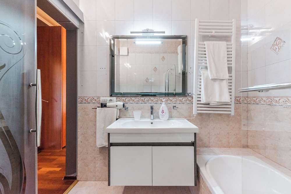 Vollga Luxury Seafront Suite