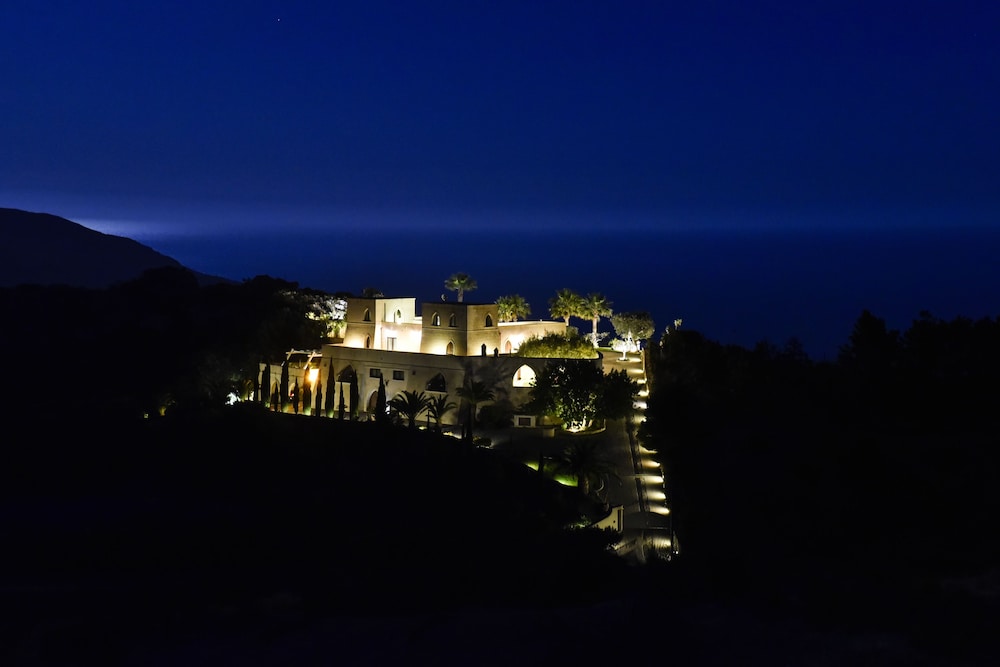 Hotel Kete Deluxe Rooms