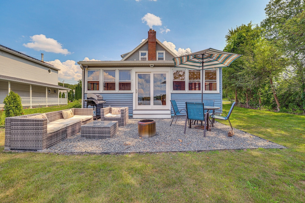 Fish & Ski: Lakefront Retreat By Mt Southington