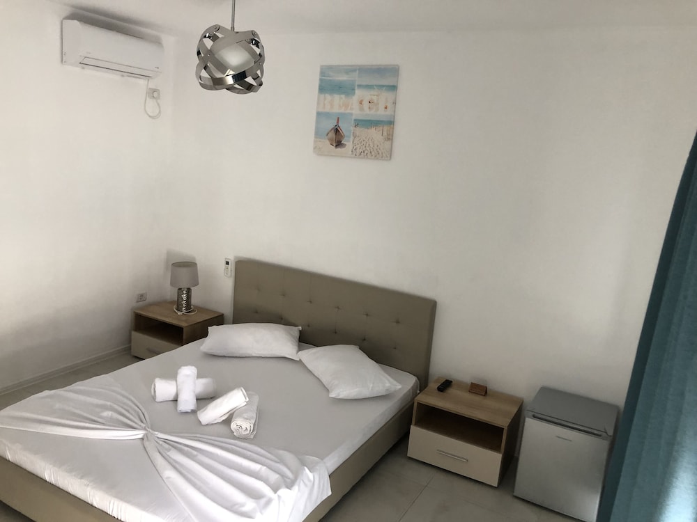 10 House Mamaia Nord view 3