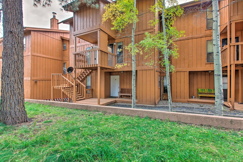 'the Gathering Place' Condo - Steps to Ski Lift! view 4
