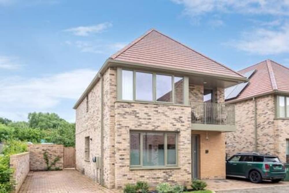 Family-friendly Getaway - Garden Parking Sleeps 7