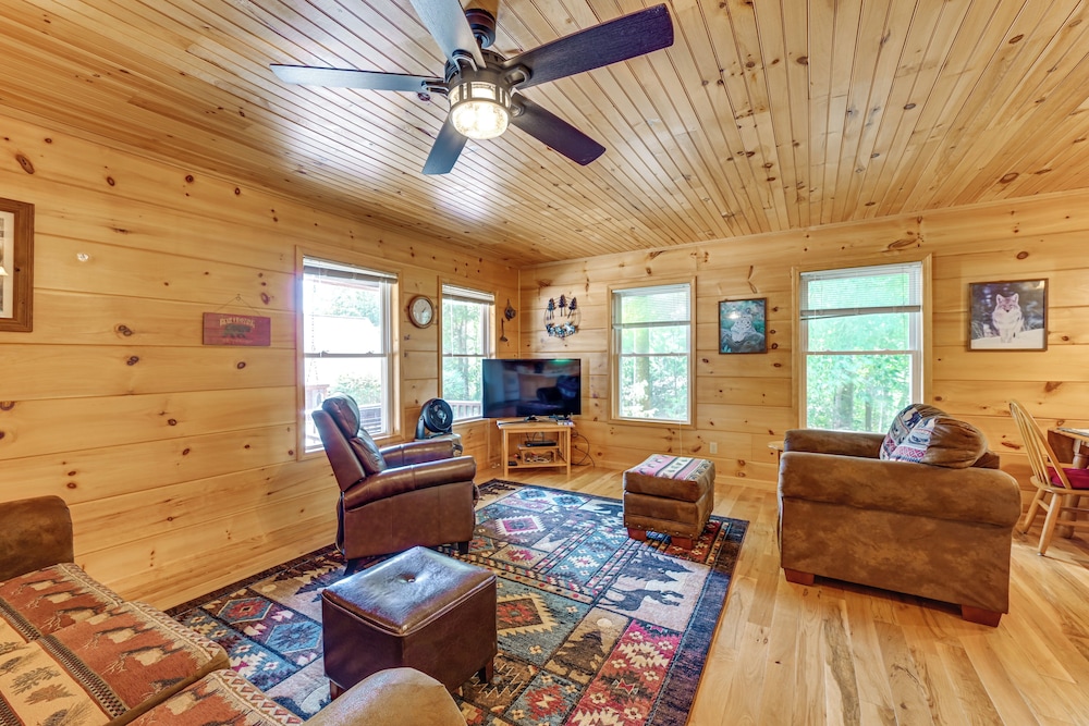 3 Mi to Dale Hollow Lake: Wooded Retreat w/ Decks!