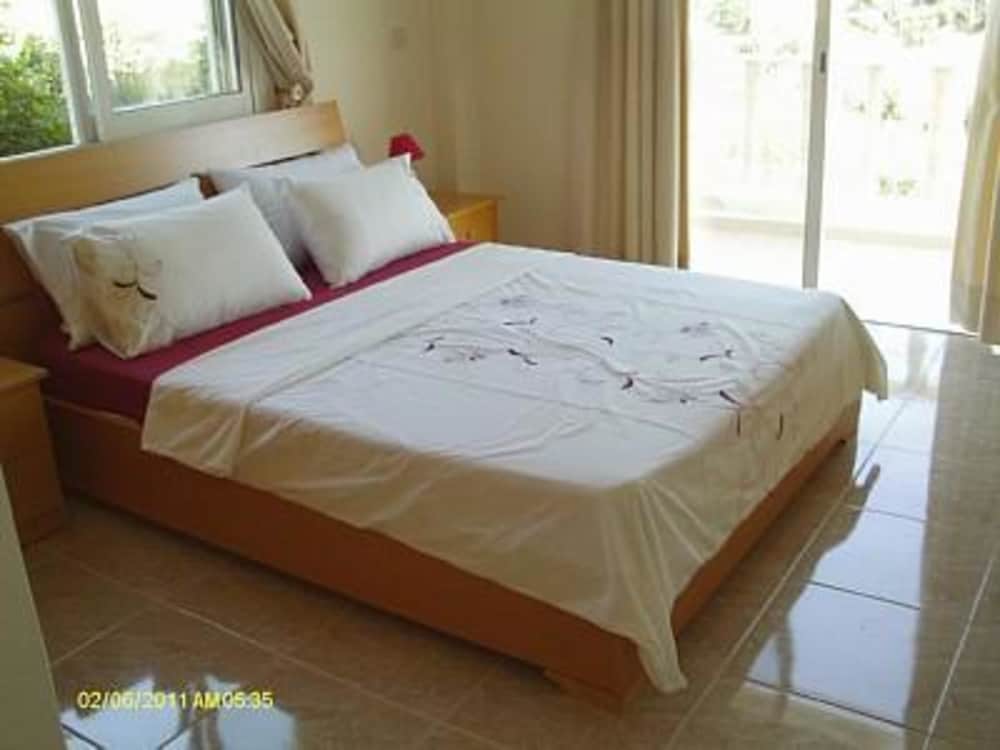 3 Bed Villa 10 Minutes Drive From Beautiful Beach view 3