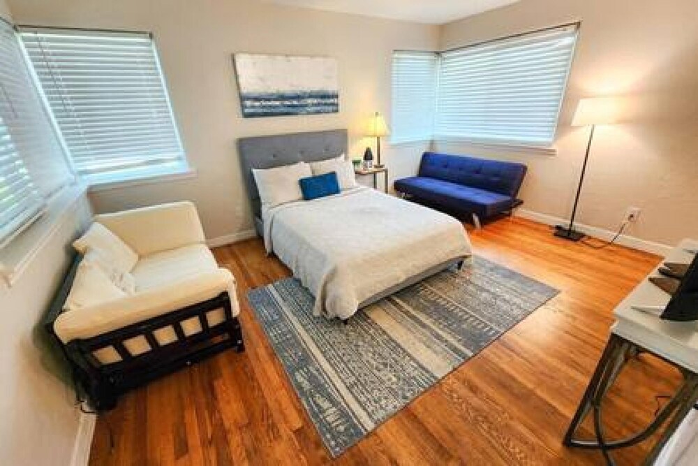 Cozy 4-bedroom Beachside Home view 5