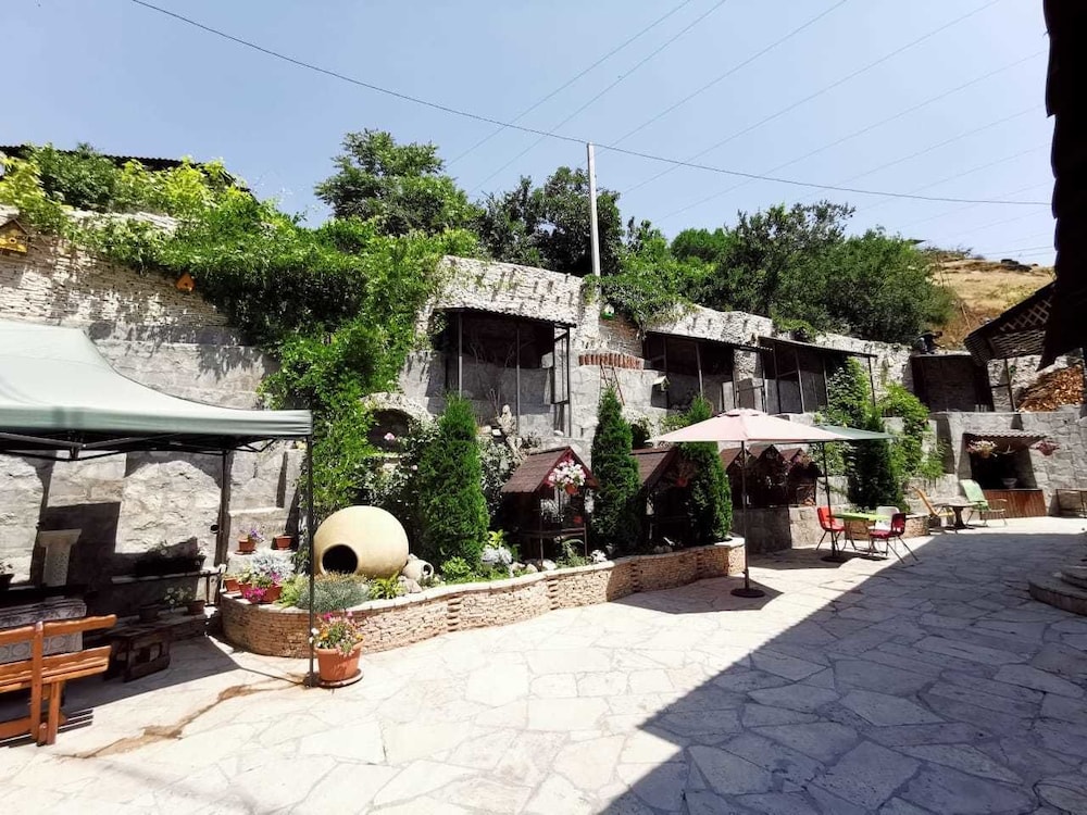 Art Garden Hostel and Tours