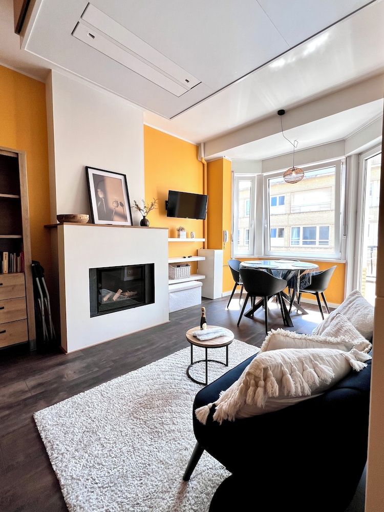 Beachfront & Sea View Sleeps 6