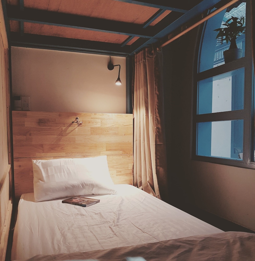 KHA Hostel & Cafe