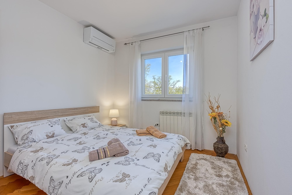 App Mariella 150m From the sea