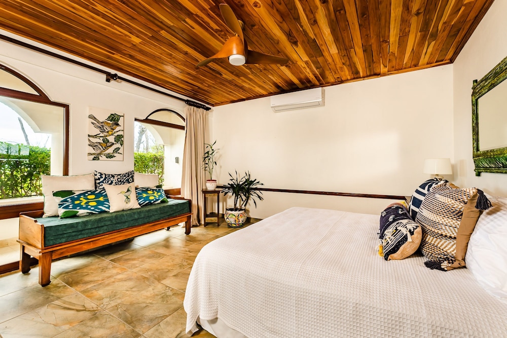 Luxury Beachfront 5 Bedroom Villa on Famous Beach