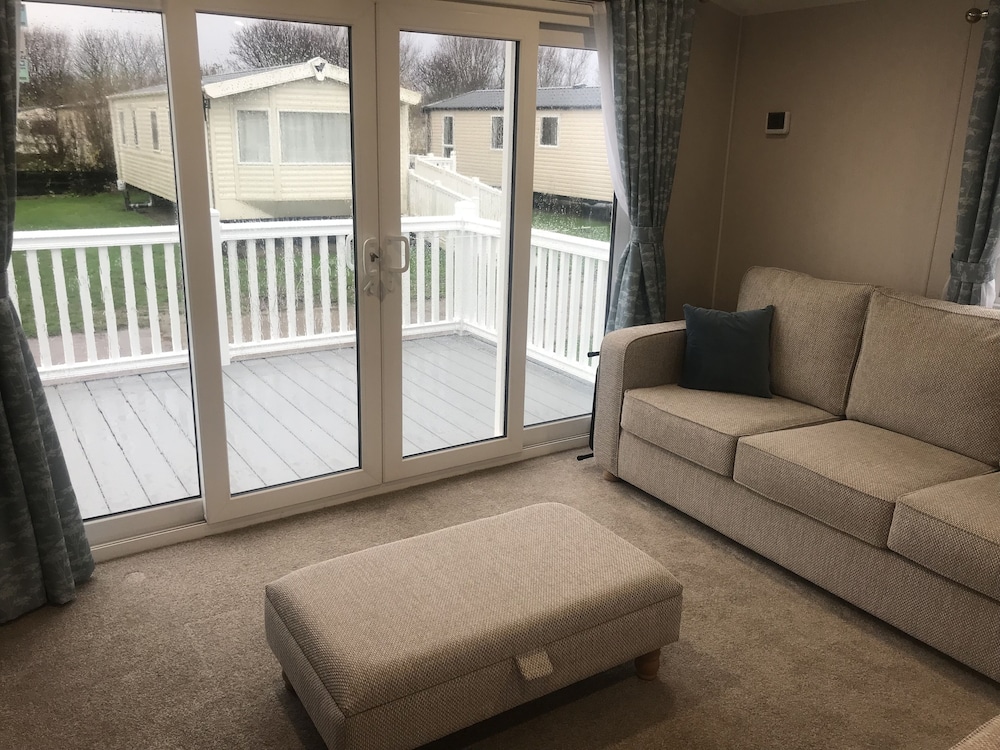 Driffield Vacations - Captivating 3-bed Brand new Luxury Caravan - Property Image 9