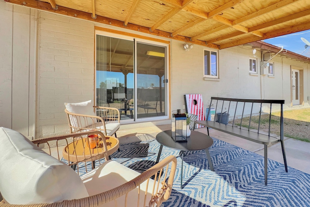 3 Mi to Old Town Scottsdale: Home w/ Patio!