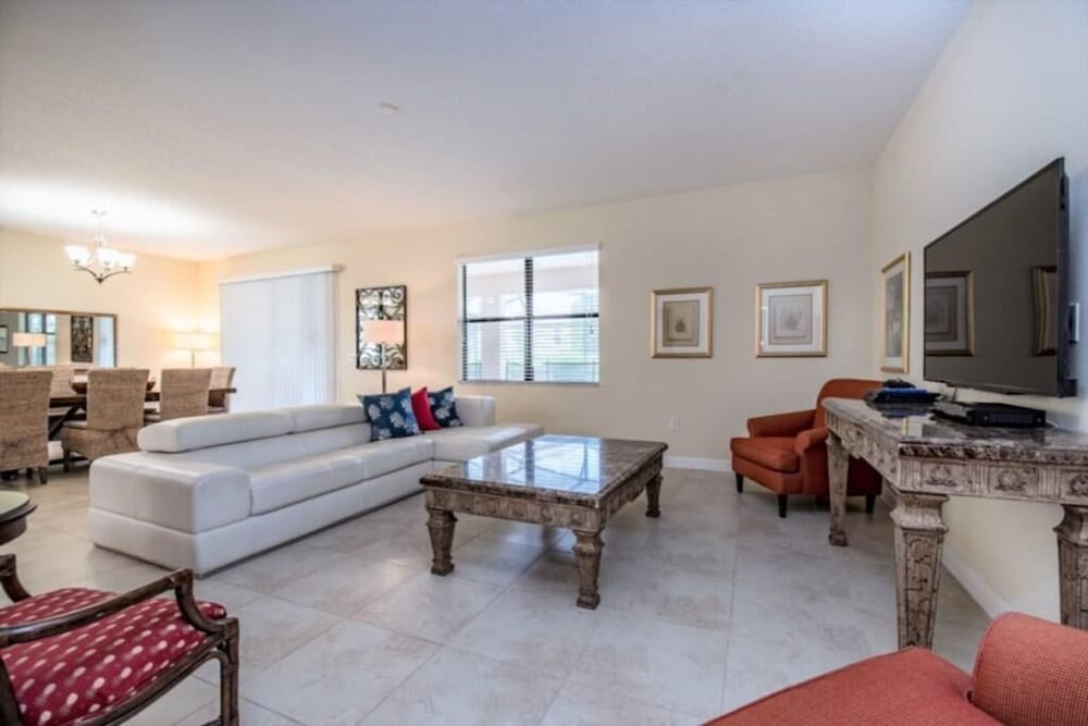 9151 WD - 5BR Villa Paradise: Private Pool