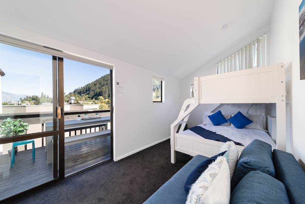 Central, modern city loft style home - CBD view 3