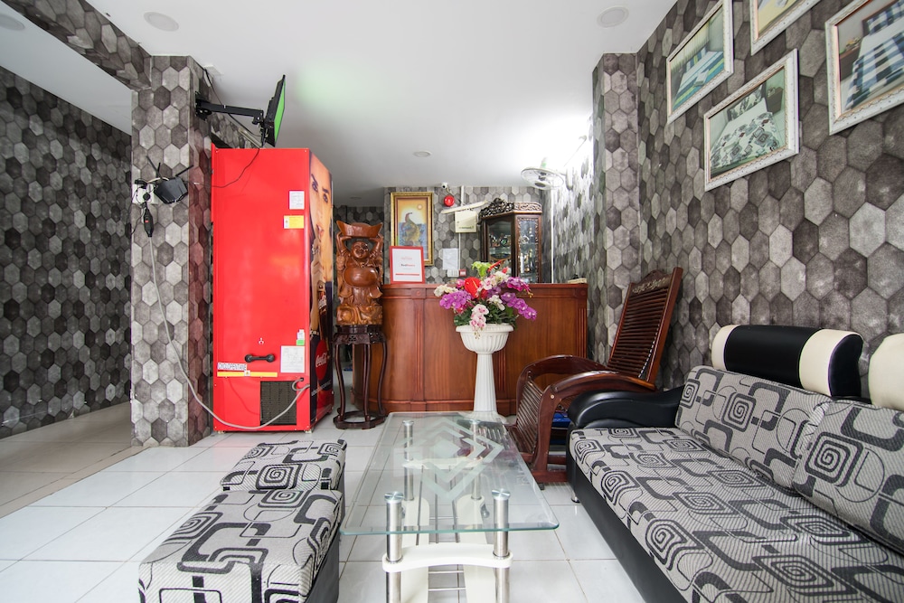 RedDoorz near Bau Cat Residence