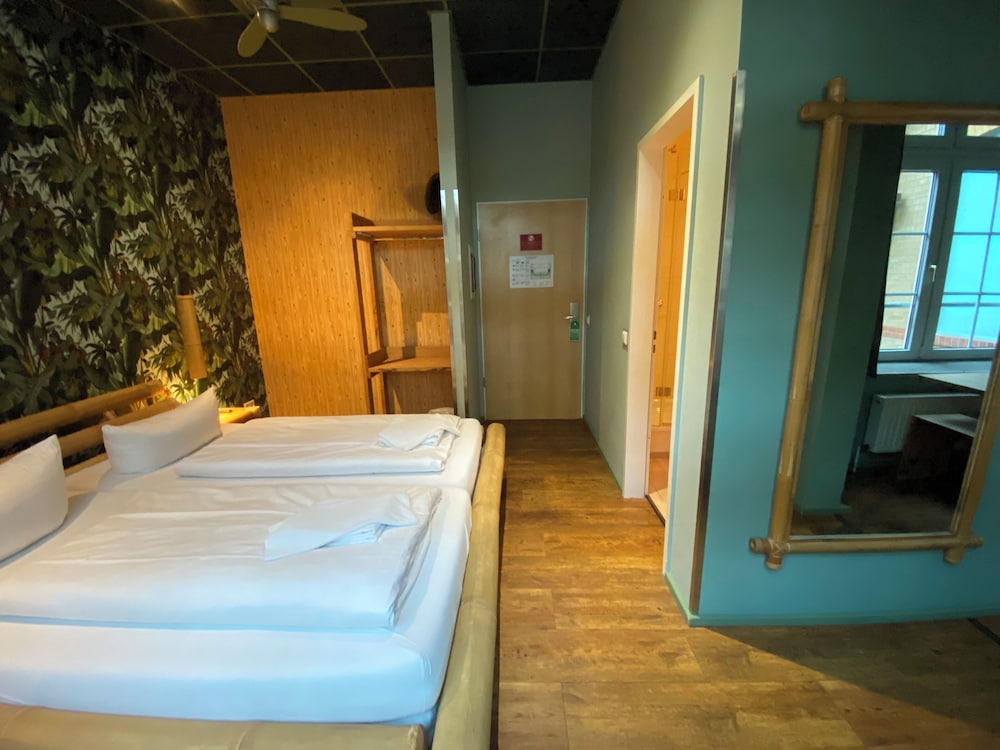 Singer109 Hostel
