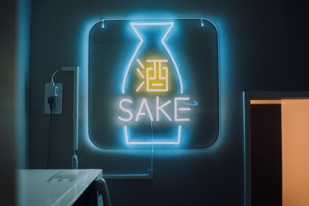 Shinjuku Neon Den 102