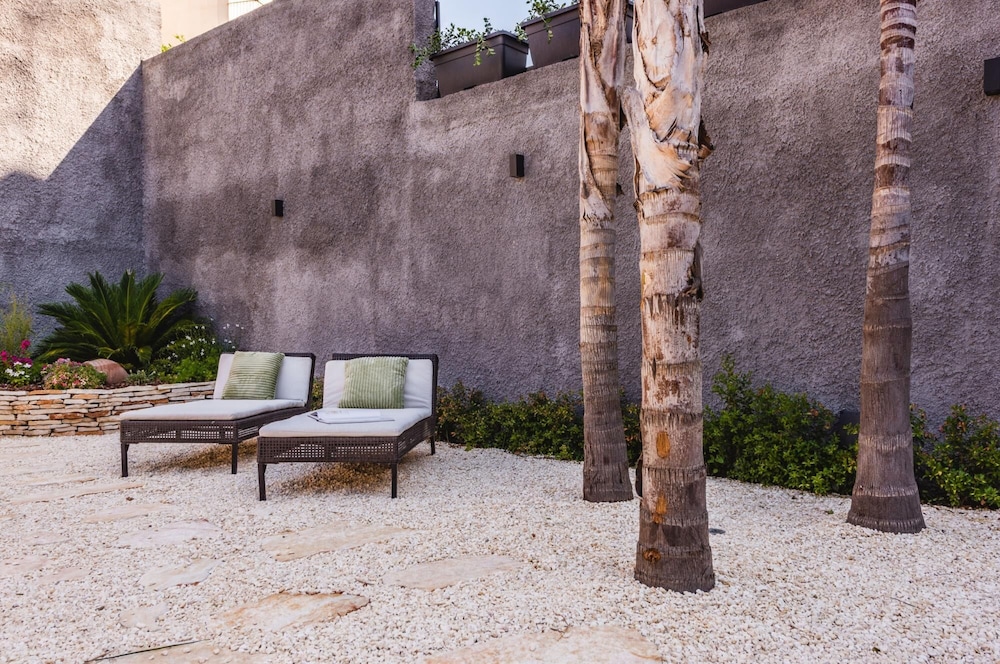 Leone Apartment With Garden by Wonderful Italy