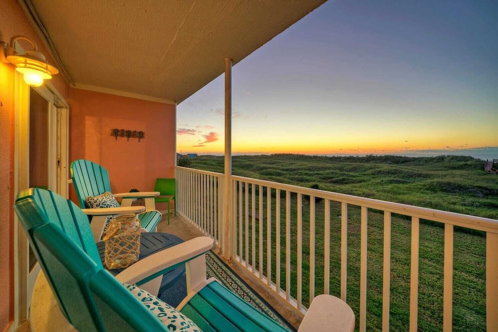 2 Studio Condos Beach Boardwalk, Pool & Tennis Court Island Retreat Complex