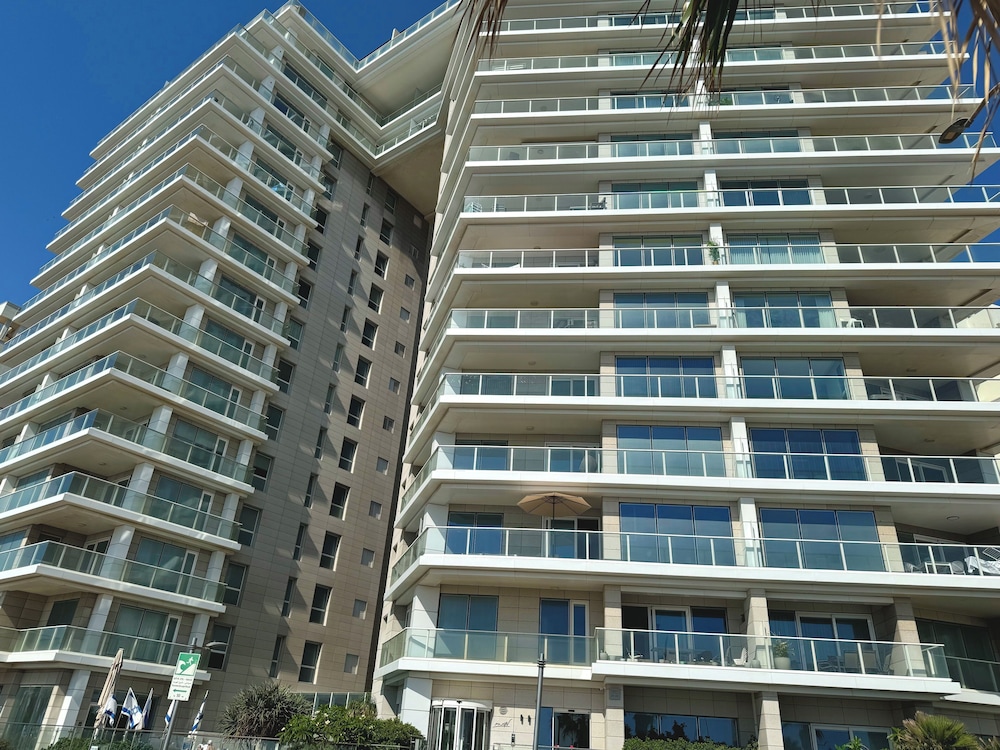 Prince Palace Netanya Central Beach view 4