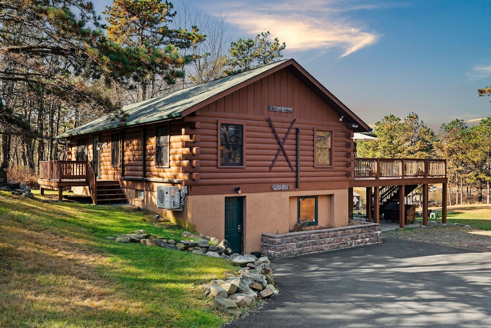 Deer Haven Cabin by Avantstay Waterfront Dock Firepit