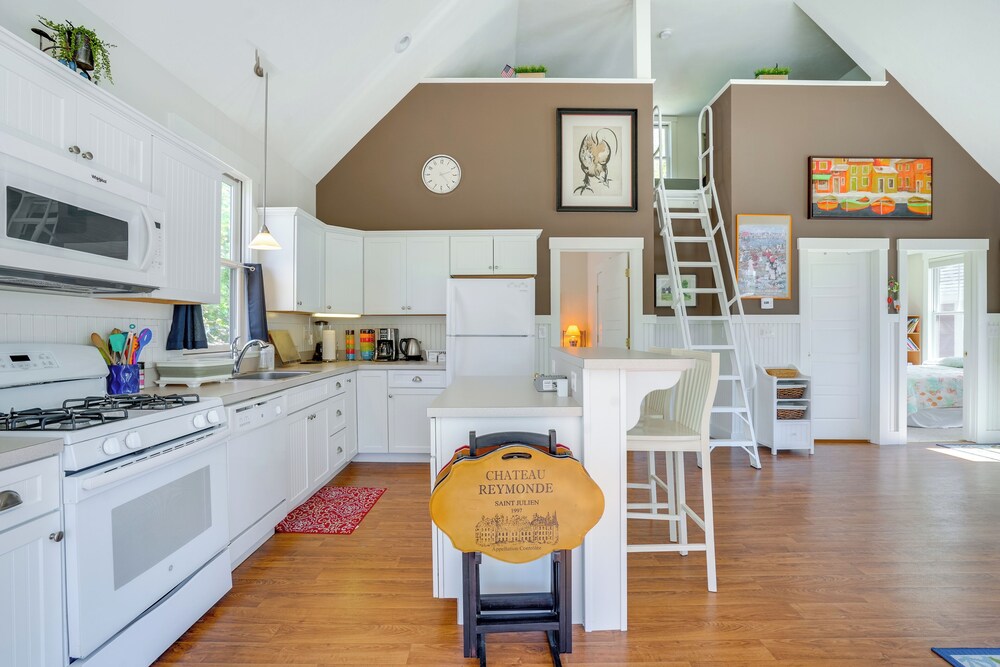 Lake Access & Pools: Sun-soaked Westford Cottage!