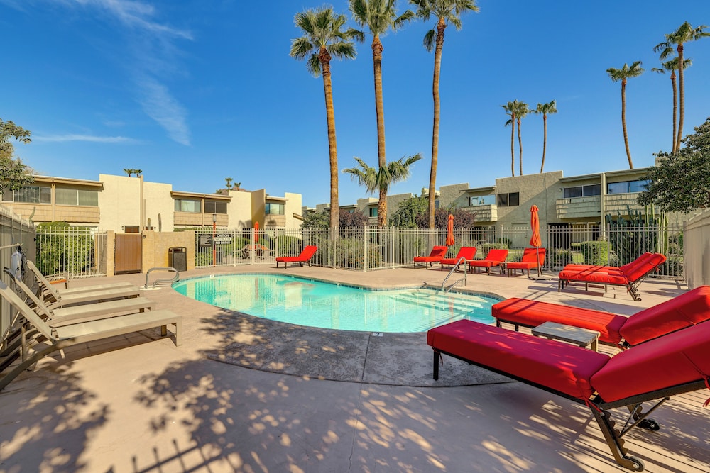 Walk to Old Town: Scottsdale Condo w/ Pool Access!