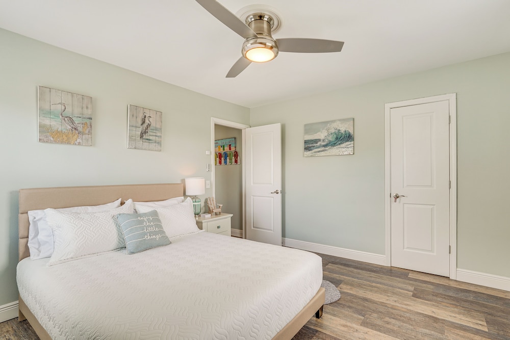 8 Mi to Beaches: Getaway w/ Pool in Panama City!