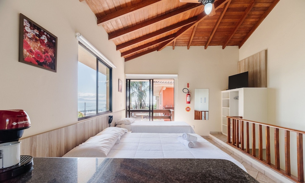 JOFs Apartamentos c Piscina e Vista Mar