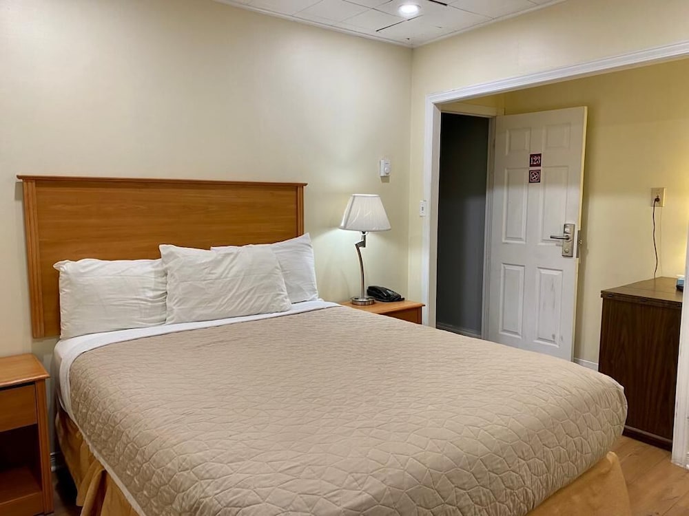 Cornwall Vacations - First Canada Inn Cornwall - Property Image 6