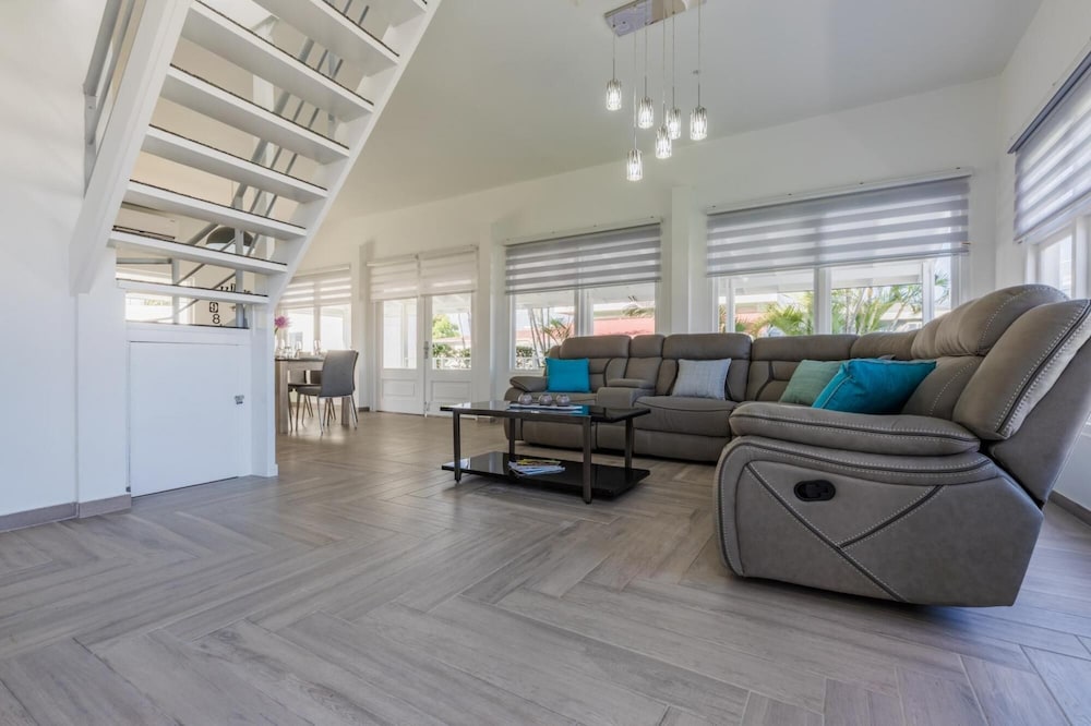 NEW Modern Stylish 6BR 6BA Villa Near Palmbeach