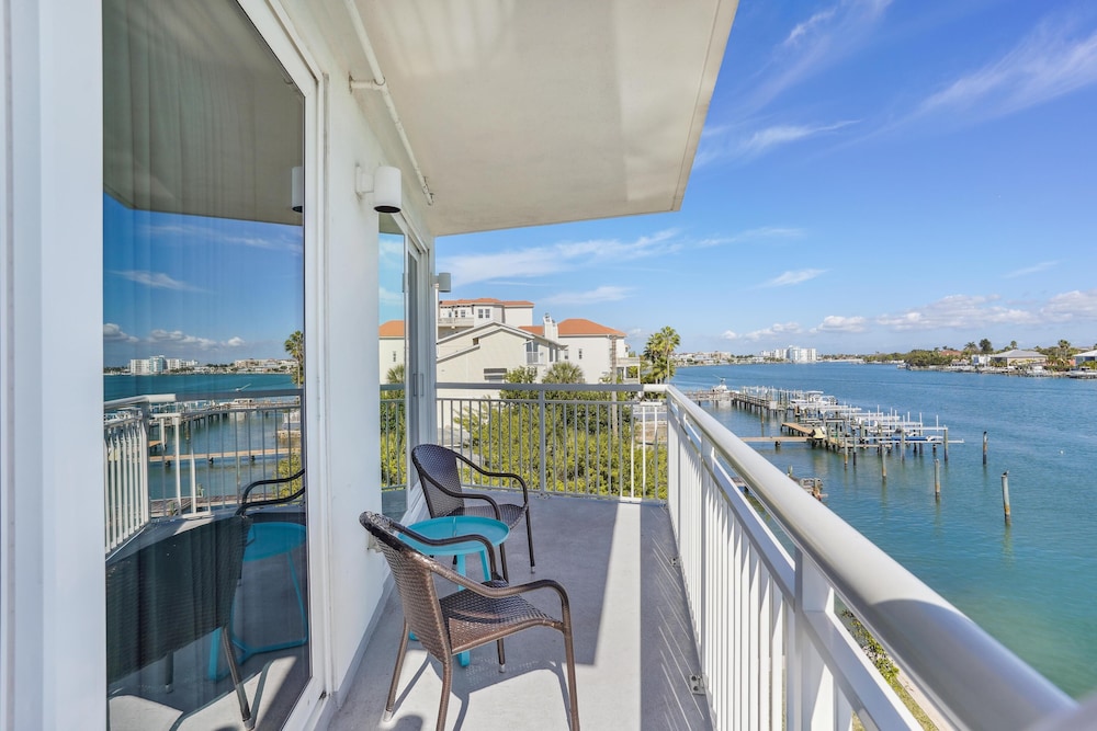 Oceana 301 East