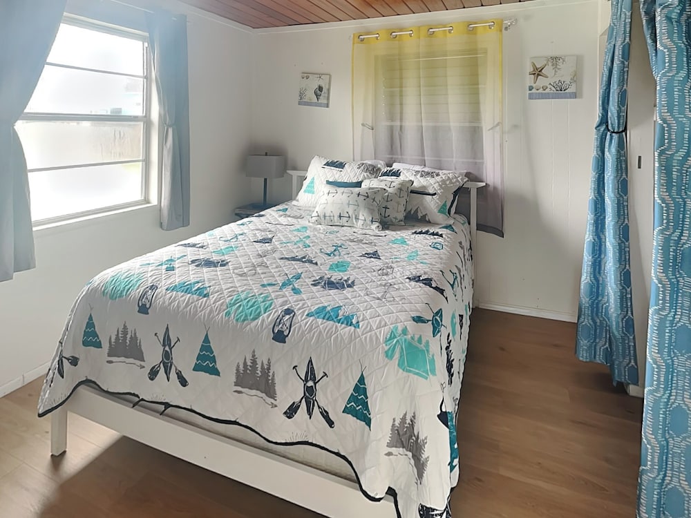 Coastal Den by Ryson Vacation Rentals