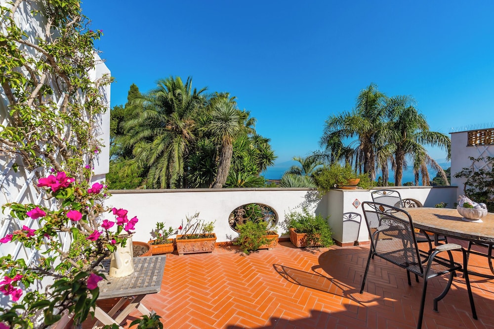 Capri Turquoise by Napoliapartments