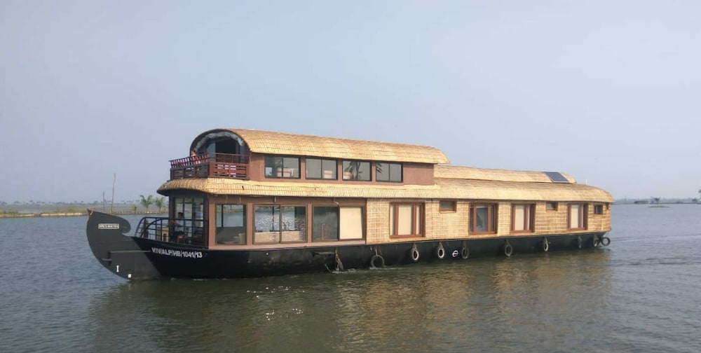 Cosy Houseboats