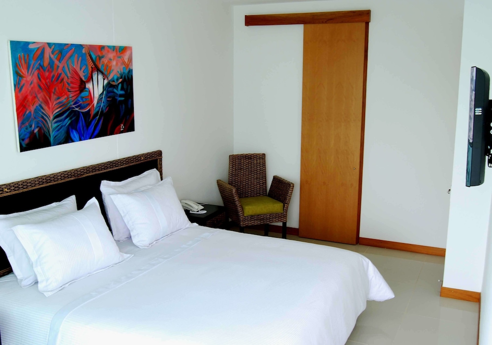 Travelers Suites Orange Cartagena view 4