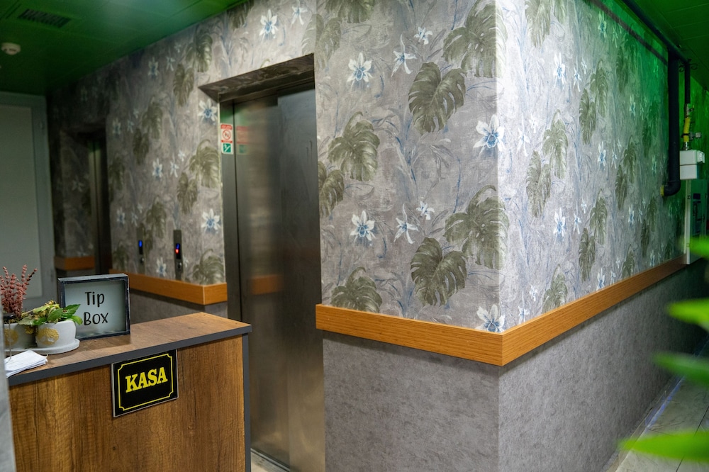 Loss Hotel - Image 61