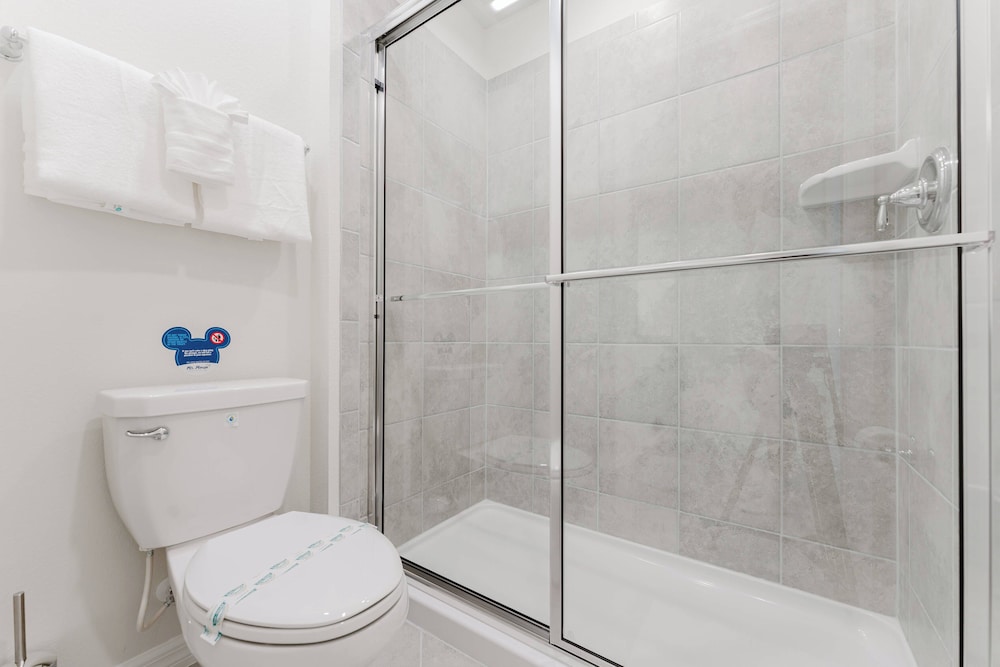 Stunning 8BR Pool Gameroom Minutes to Disney
