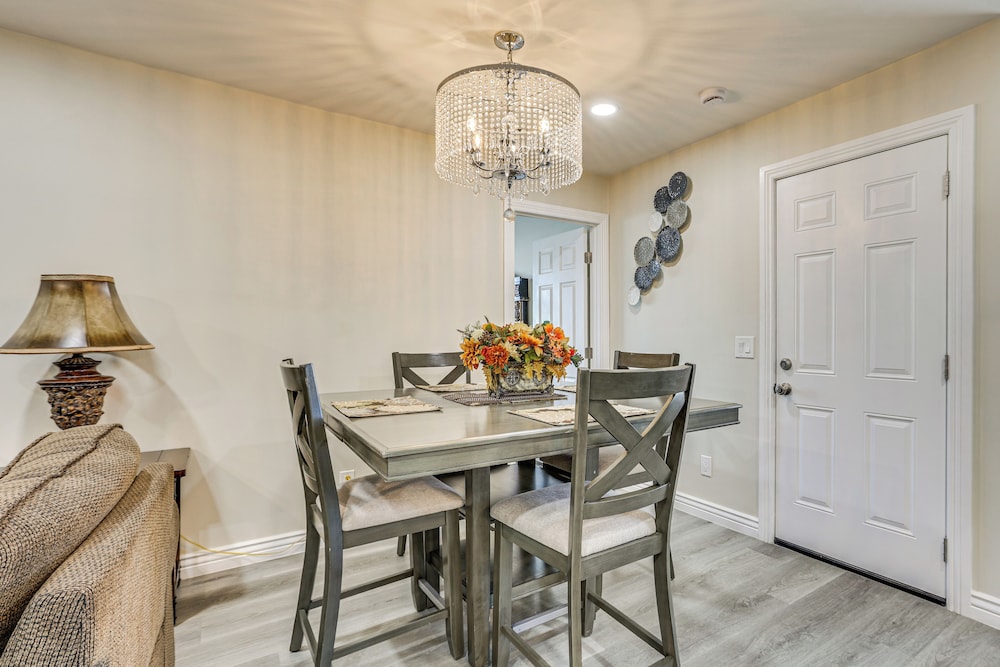 3 Mi to Desert Diamond Arena: Peoria Home w/ Yard!