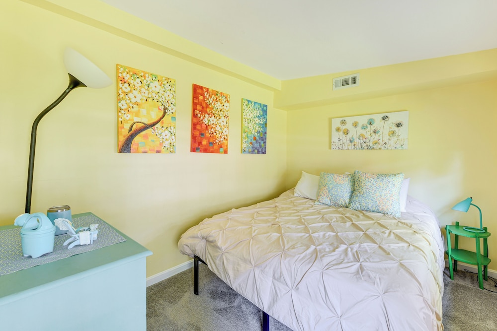 Fish, Swim & Boat: Colonial Beach Bungalow