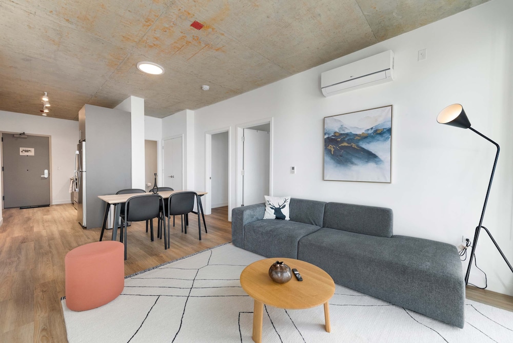 Concert Stay New 4BR Apt by Salt Shed