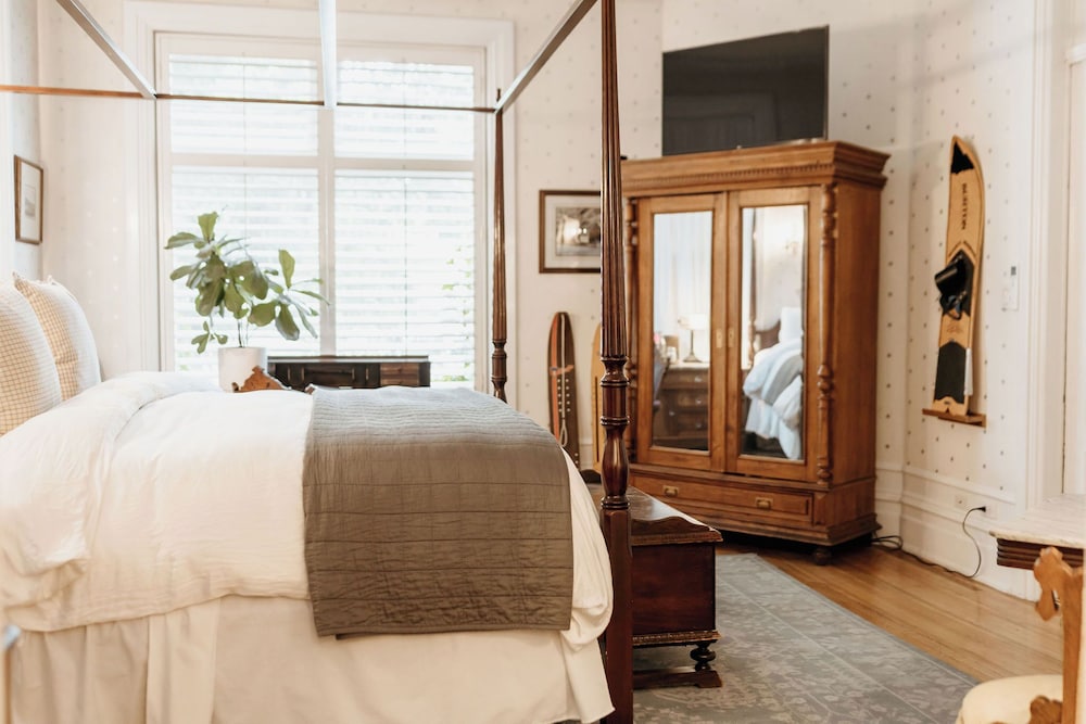 Ellerbeck Mansion Bed & Breakfast