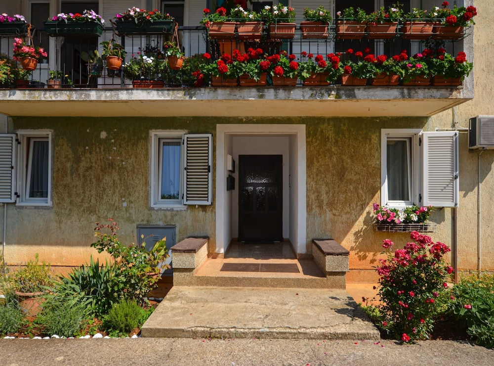 Cozy and Smart Rovinj Apartment With Balcony