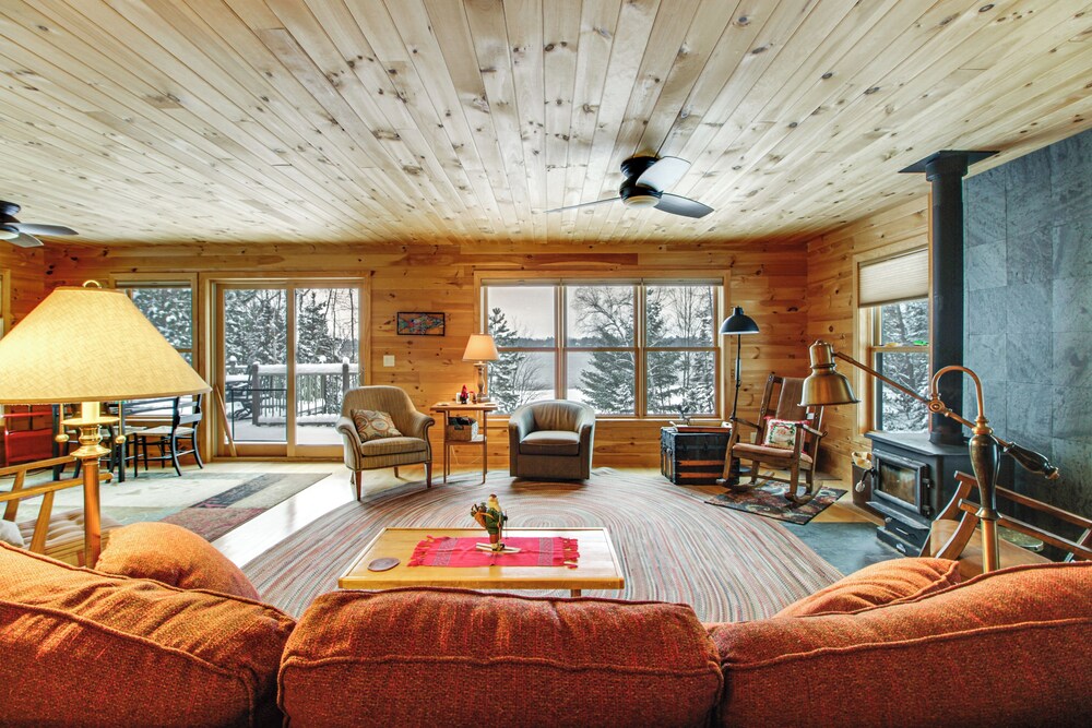 Dock & Foosball: Esquagama Lake Family Cabin